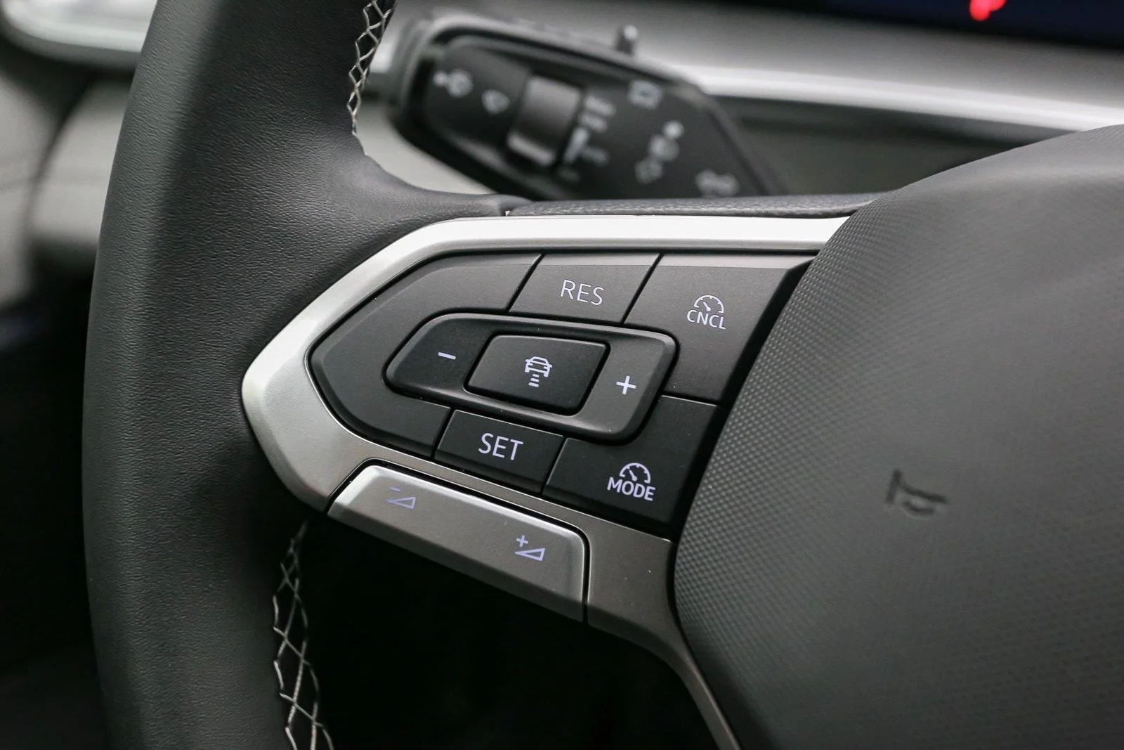 New 2026 Platinum Gray Metallic Volkswagen SE image 23