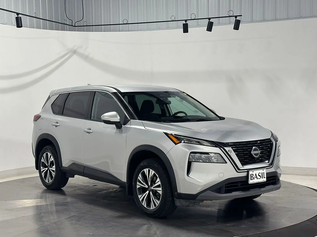 Used 2022 Silver Nissan SV image 40