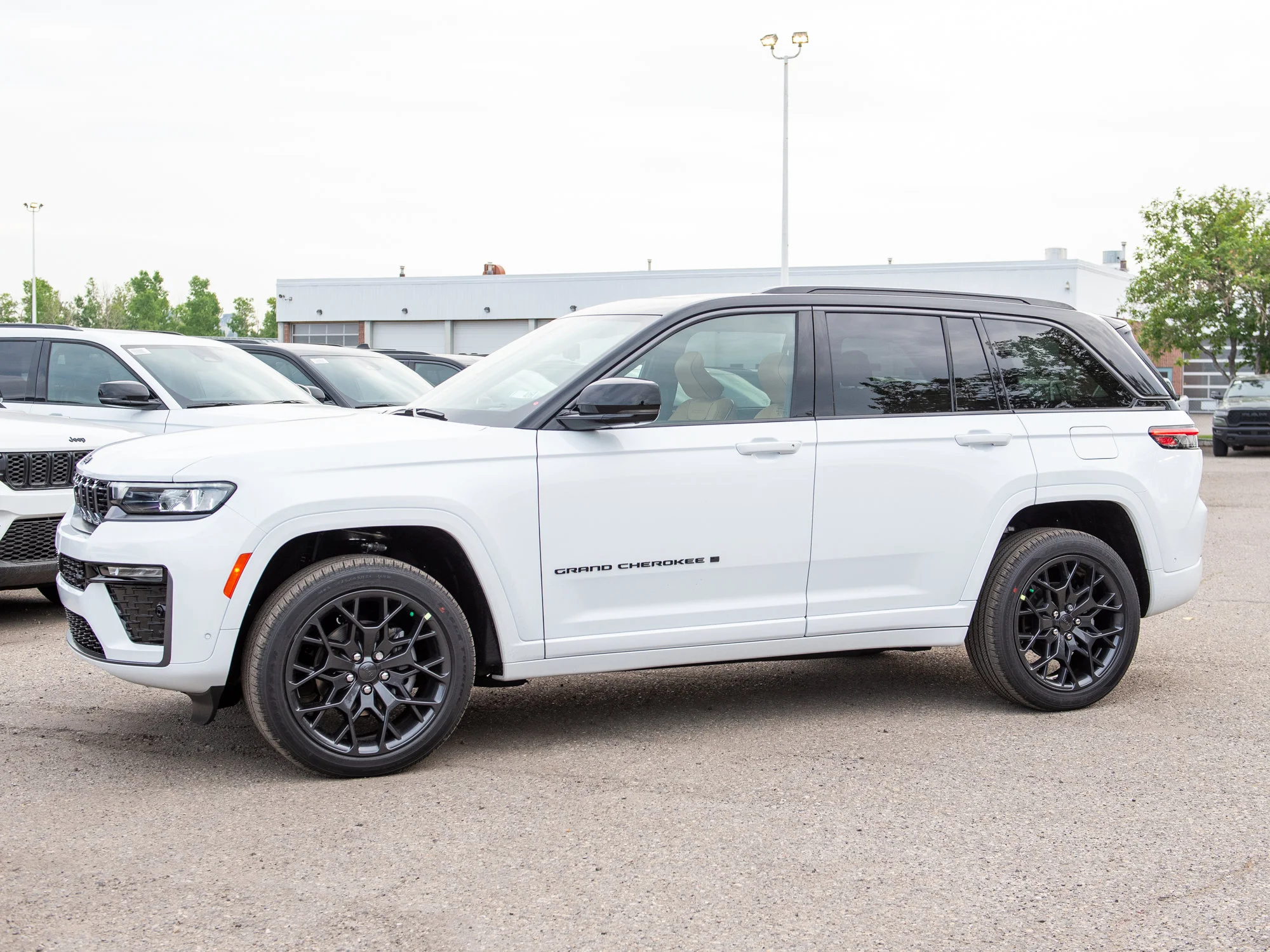 New 2026 White Jeep Summit* image 2