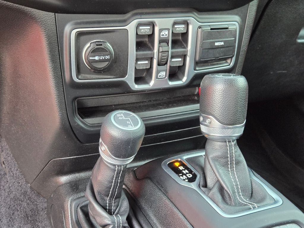 Used 2018 Red Jeep Unlimited Sahara image 28