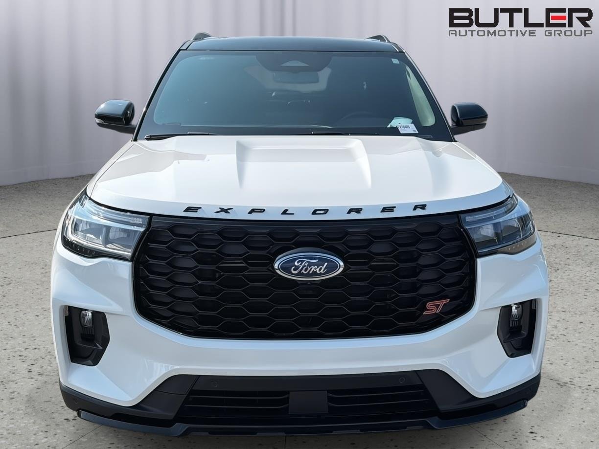 Used 2025 Star White Metallic Tri-Coat Ford ST image 9