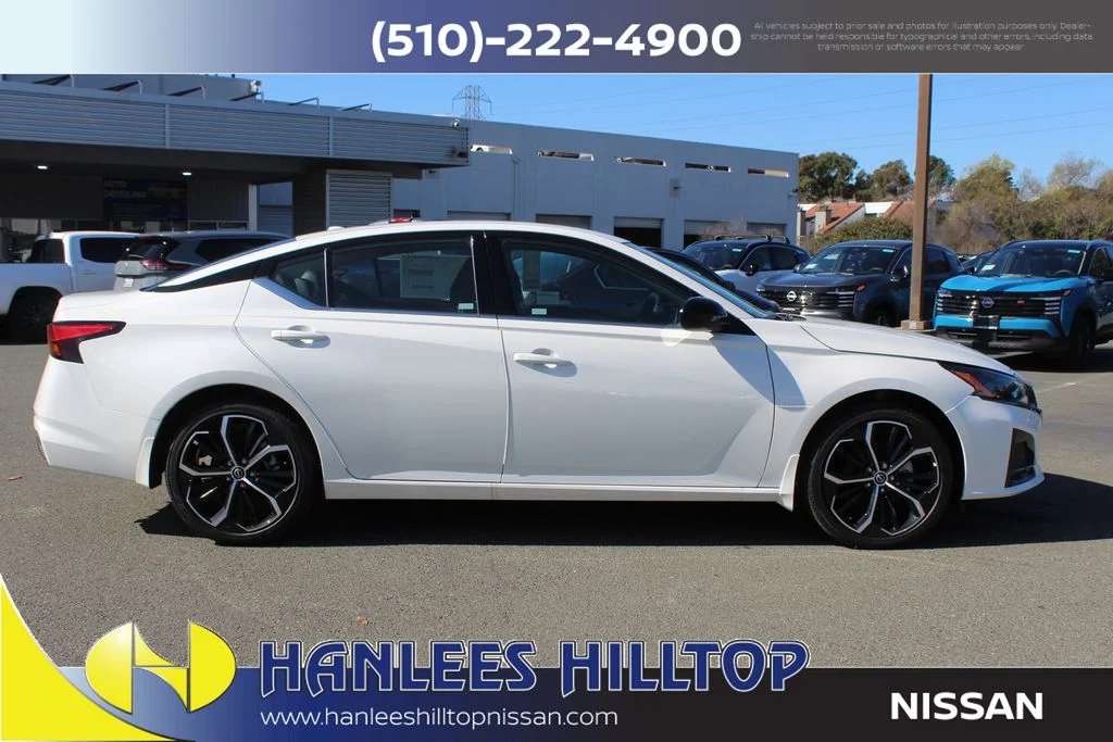 2025 Nissan Altima SR - Photo 6