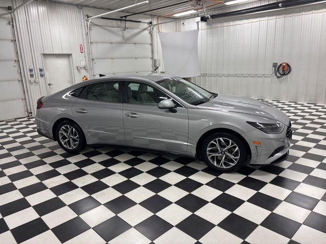 Certified Used 2023 Silver Hyundai SEL image 3