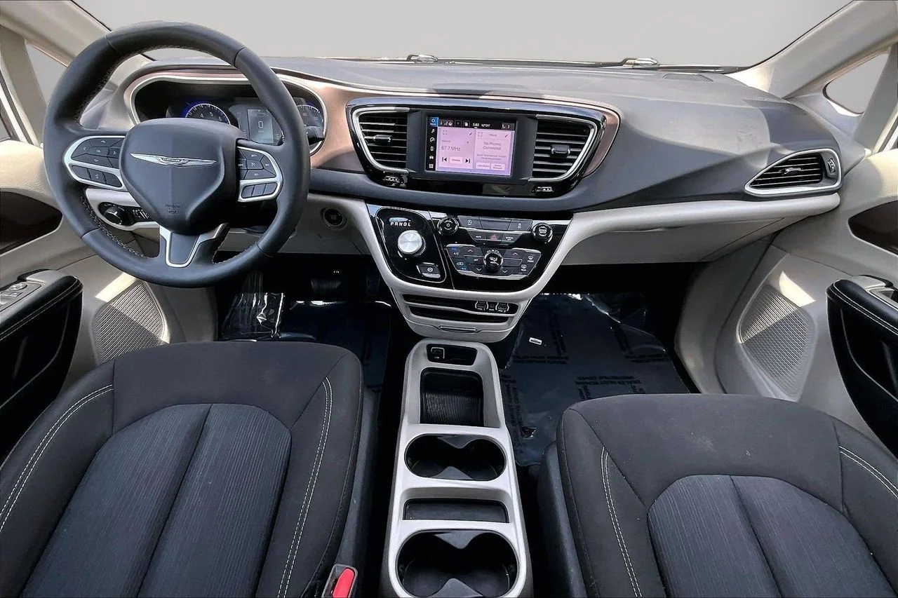 Used 2023 White Chrysler LX image 13