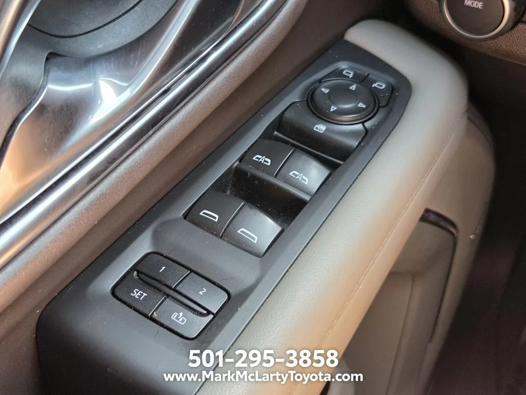 Used 2021 Black Chevrolet Z71 image 27
