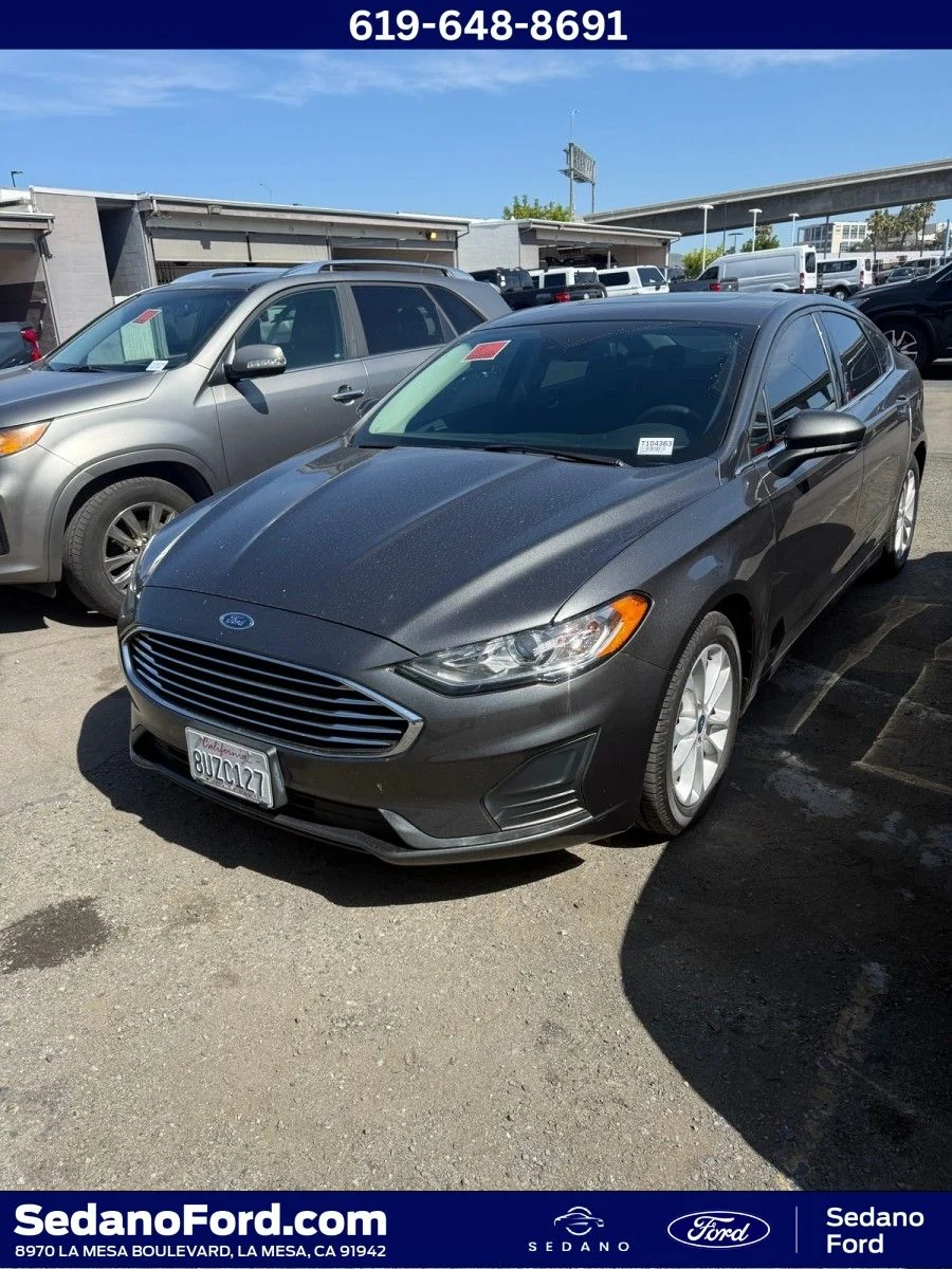 2020 Ford Fusion SE's photo