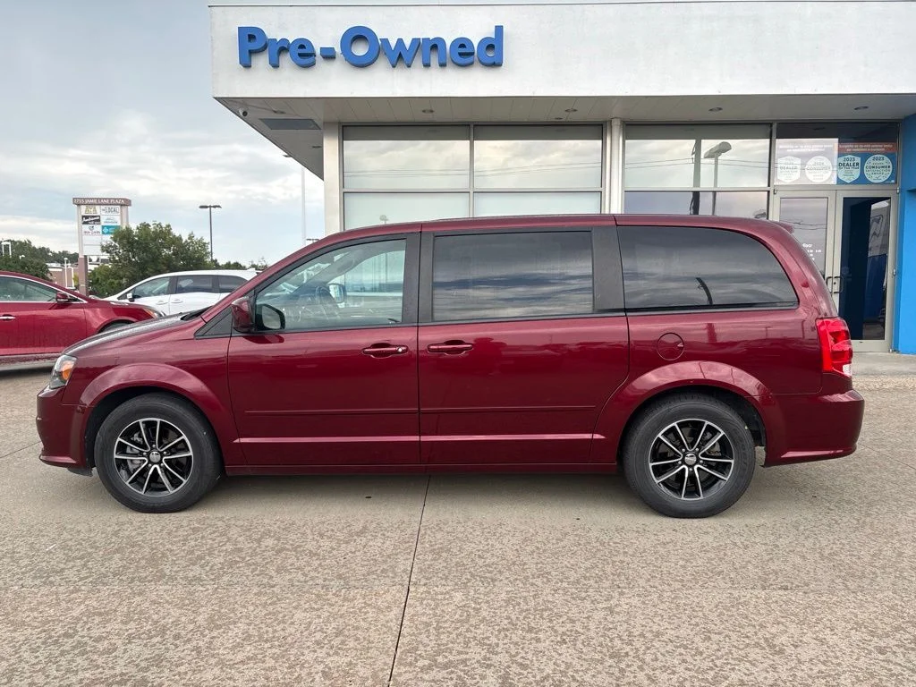 Used 2017 Red Dodge SE Plus image 8
