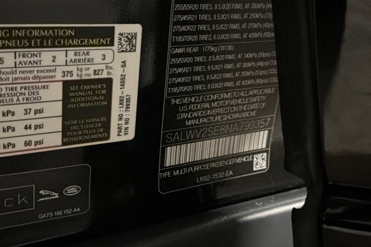 Used 2022 Santorini Black Metallic Land Rover Autobiography image 27