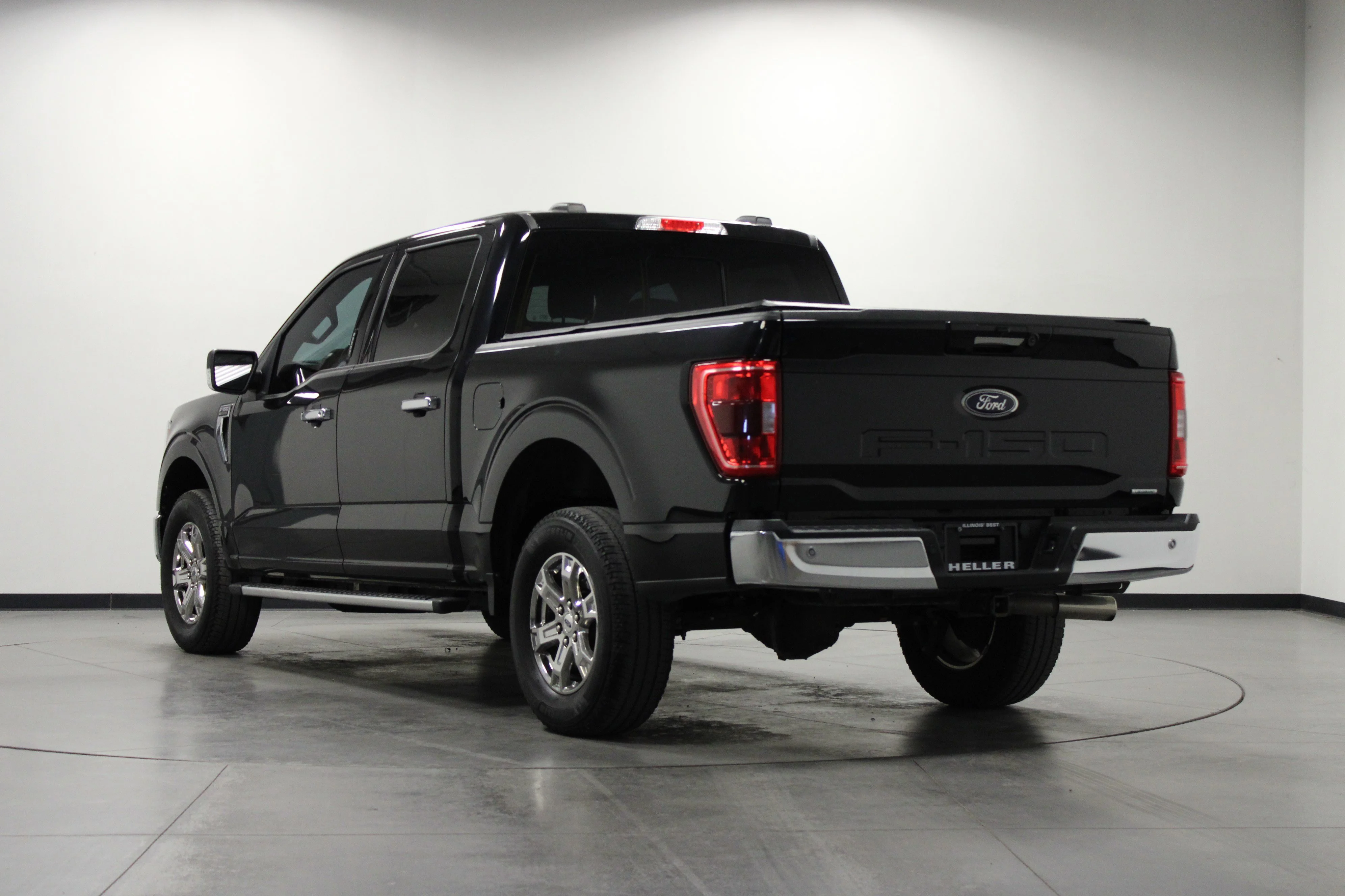 Used 2022 Agate Black Metallic Ford XLT image 6