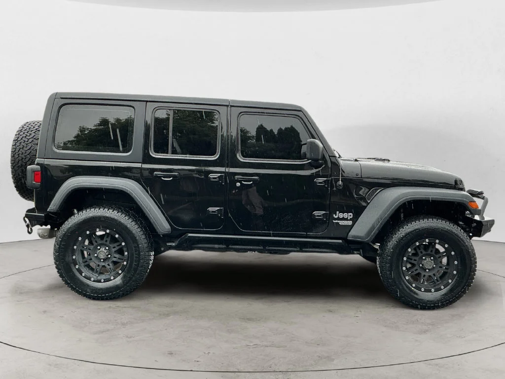Used 2018 Black Jeep Unlimited Sport image 4