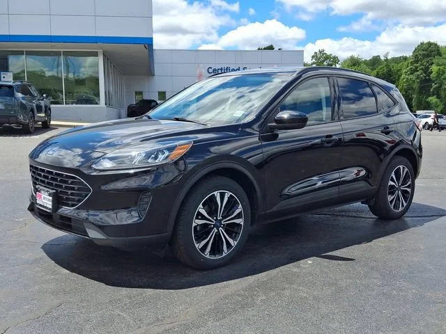 Used 2022 Black Ford SE image 4