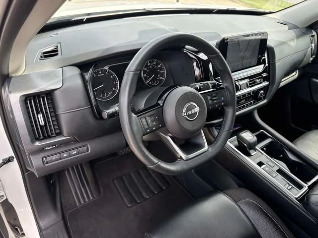 Used 2023 White Nissan SL image 32