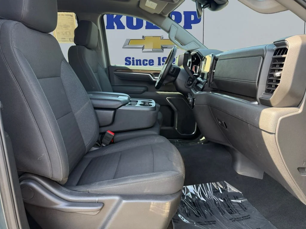 Used 2025 Cypress Gray Chevrolet LT image 17