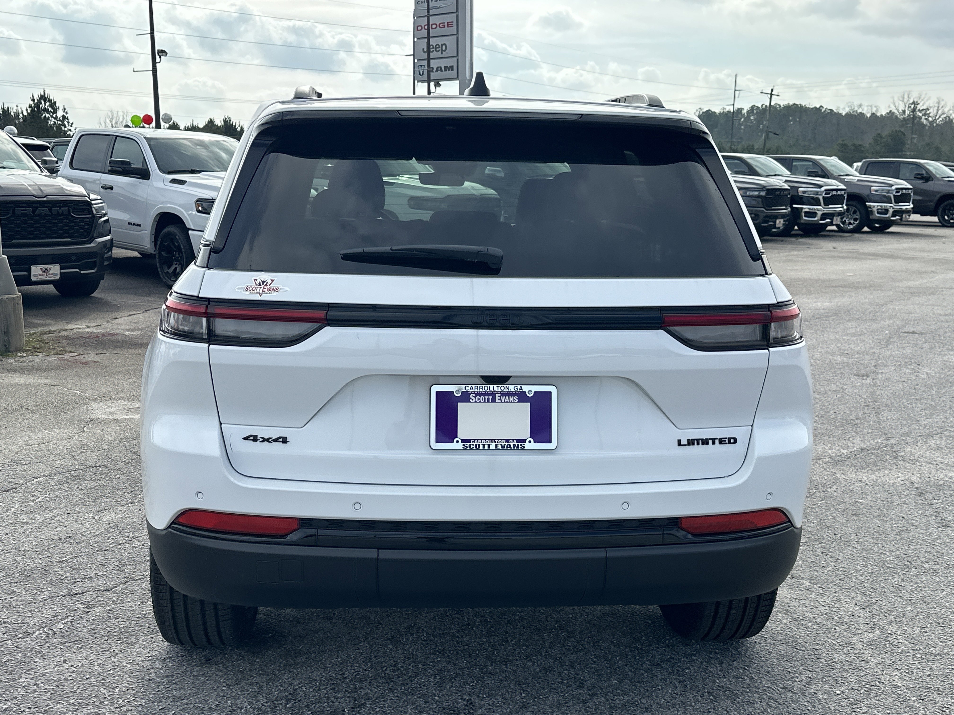 New 2025 Bright White Clear-Coat Exterior Paint Jeep Limited image 7