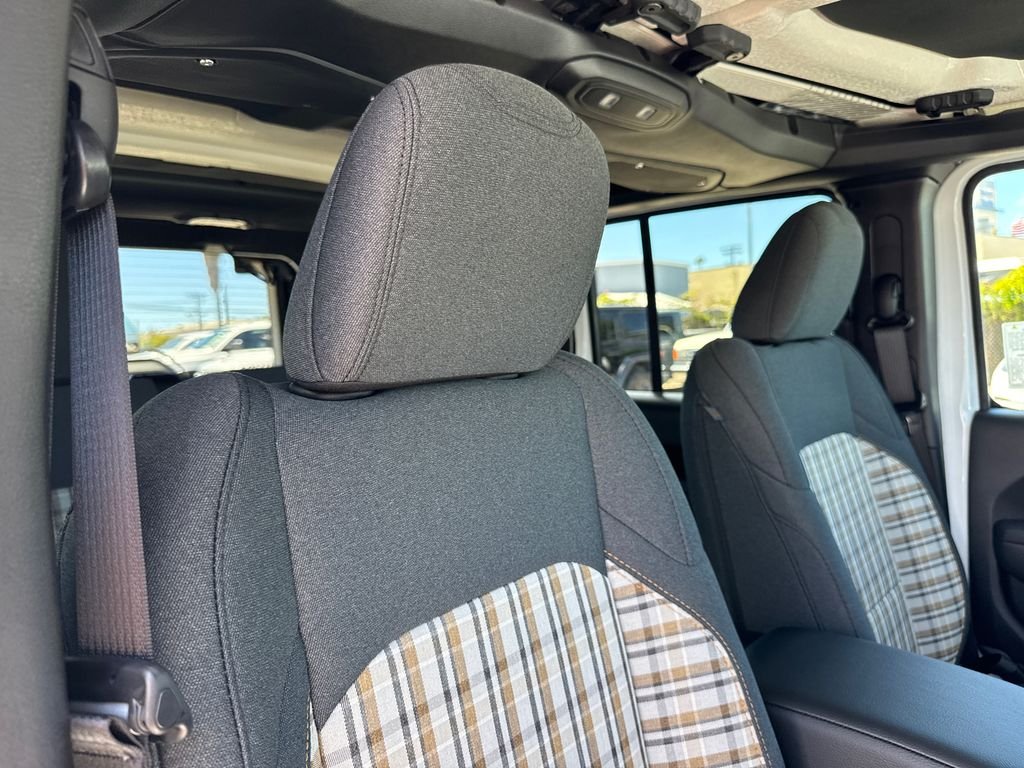 New 2026 Bright White Clear-Coat Exterior Paint Jeep 85th Anniversary Edition image 14