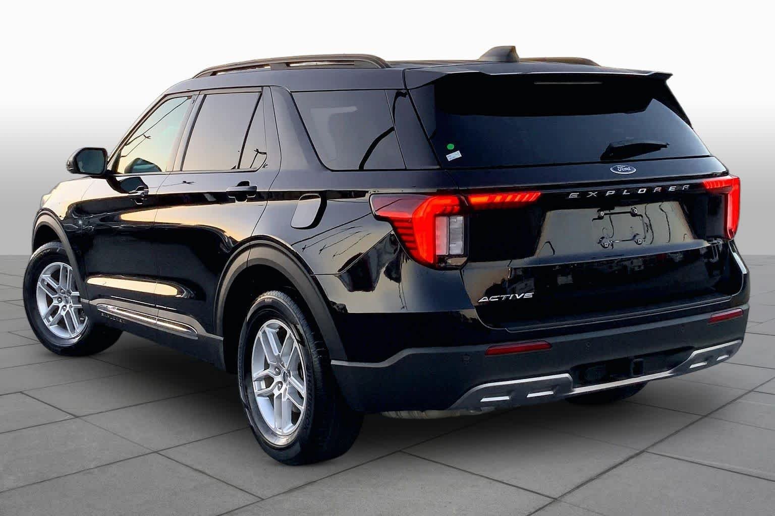Used 2025 Agate Black Metallic Ford Active image 11