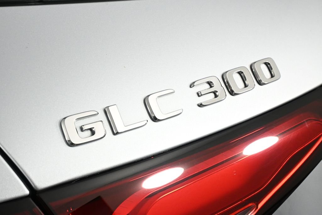 Used 2025 Silver Mercedes-Benz GLC 300 image 27