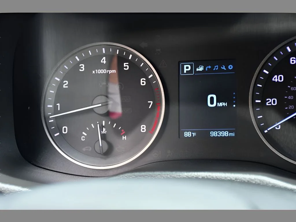 Used 2016 Chromium Silver Hyundai Limited image 18