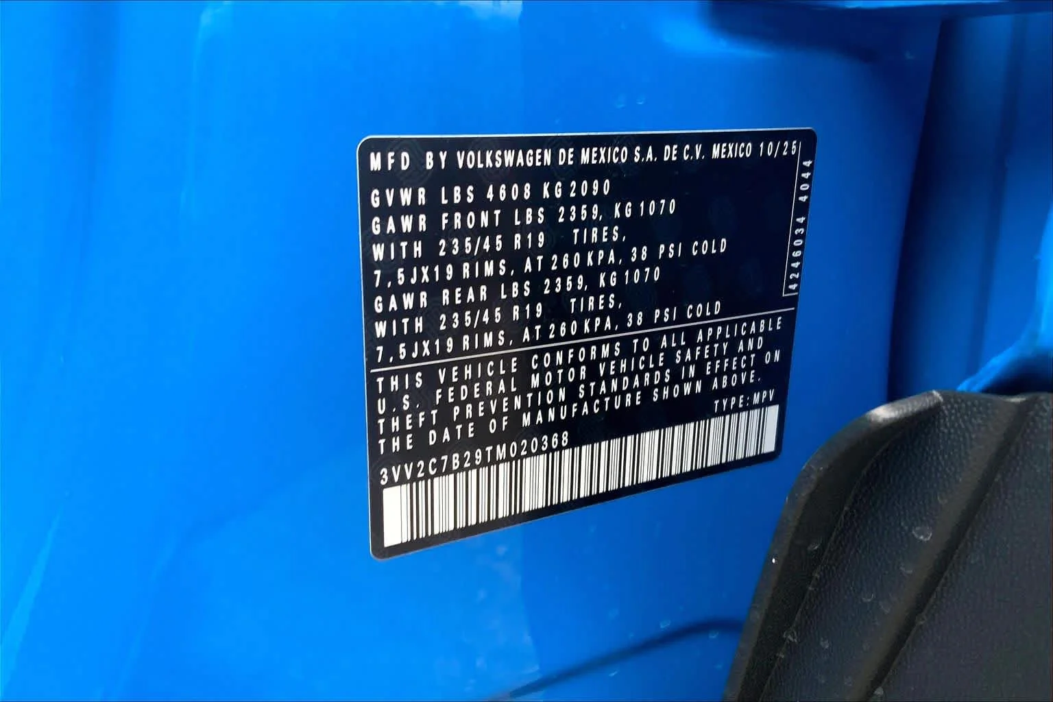 New 2026 Cornflower Blue w/Deep Black Roof Volkswagen SE Black image 21