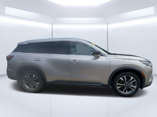 Used 2025 Silver INFINITI LUXE image 2