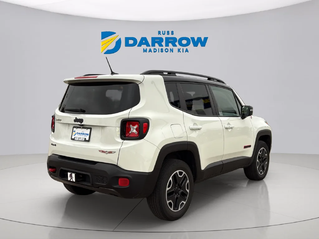 Used 2016 Alpine White Jeep Trailhawk image 5