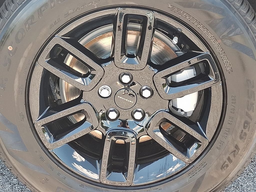 New 2026 Fuji White Land Rover X-Dynamic SE image 5