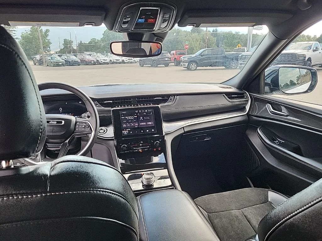 Used 2023 White Jeep Altitude image 14
