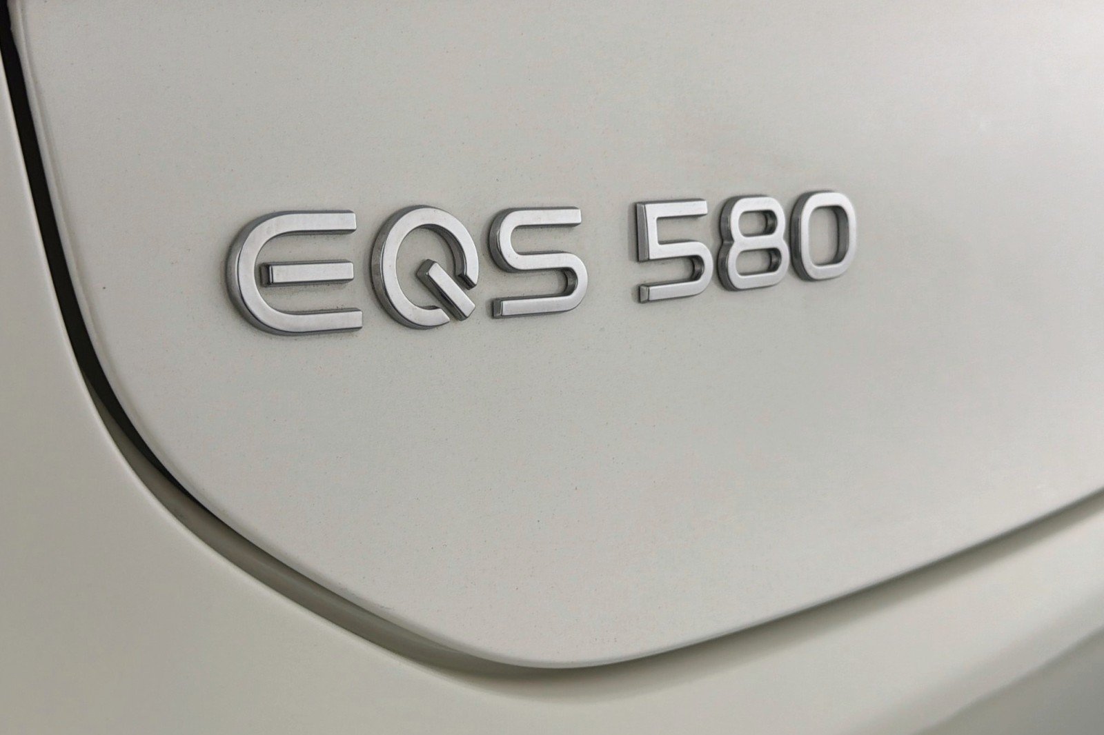 Certified Used 2023 MANUFAKTUR Diamond White Mercedes-Benz EQS 580 image 10