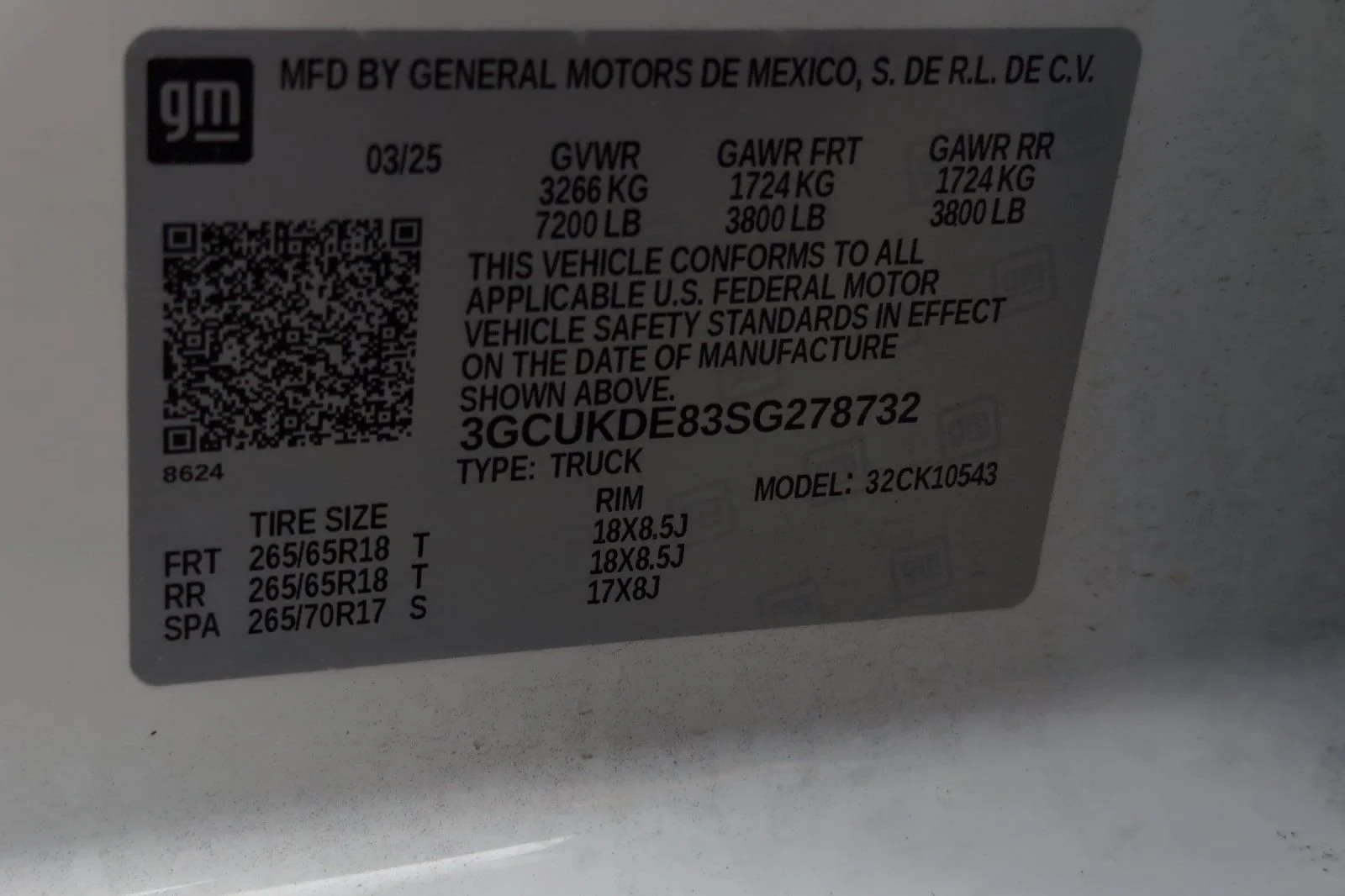 Used 2025 Summit White Chevrolet LT image 30