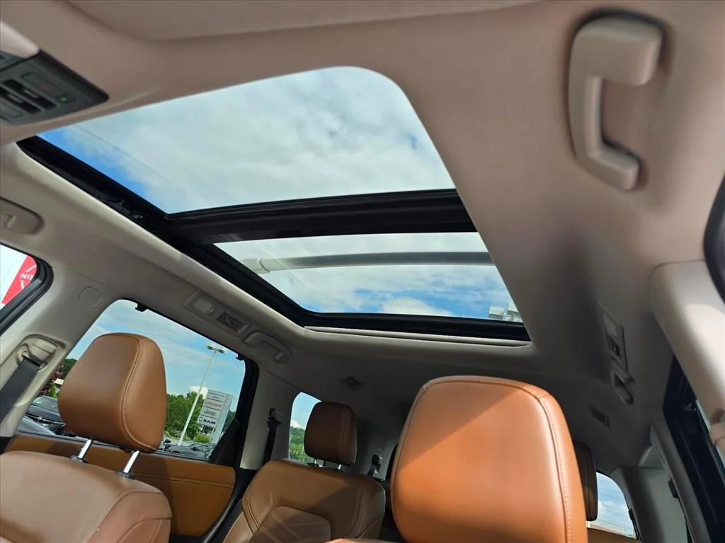 Used 2022 White Nissan Platinum image 8