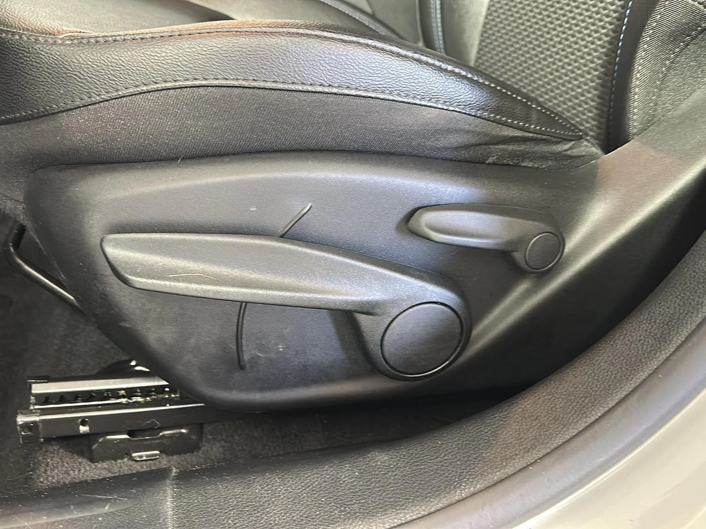 Used 2024 Bright White Clearcoat Jeep Latitude image 10