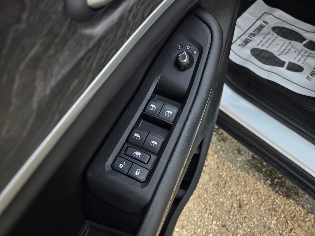 Used 2023 White Jeep Limited image 12