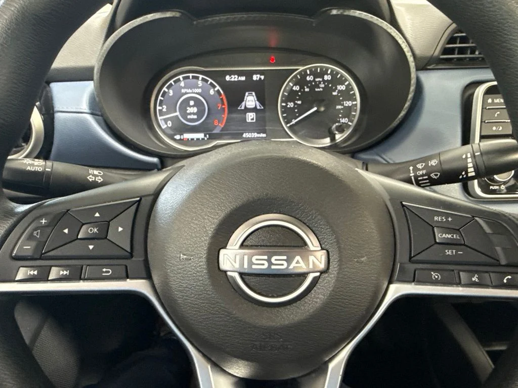 Used 2025 Silver Nissan 1.6 SV image 28