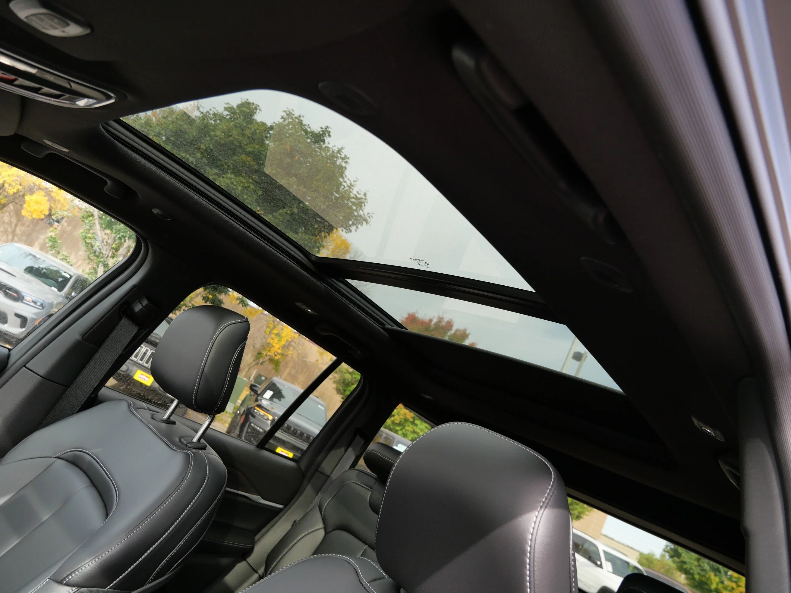 New 2027 High-Gloss Black Paint Jeep Limited image 5