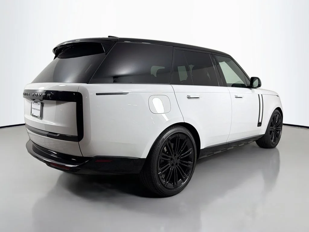 New 2026 Fuji White Land Rover SE image 5
