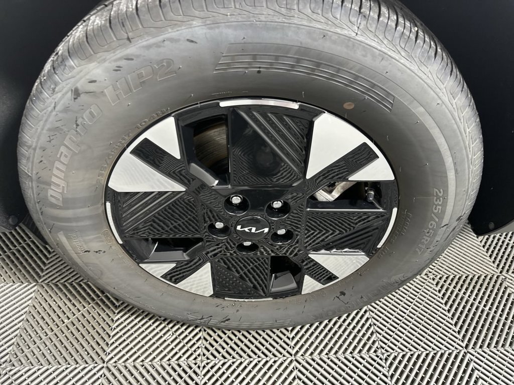 Certified Used 2026 White Kia LXS image 21