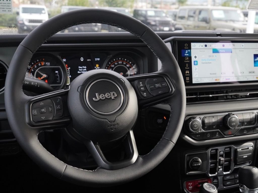 New 2026 Bright White Clear-Coat Exterior Paint Jeep Mojave image 26