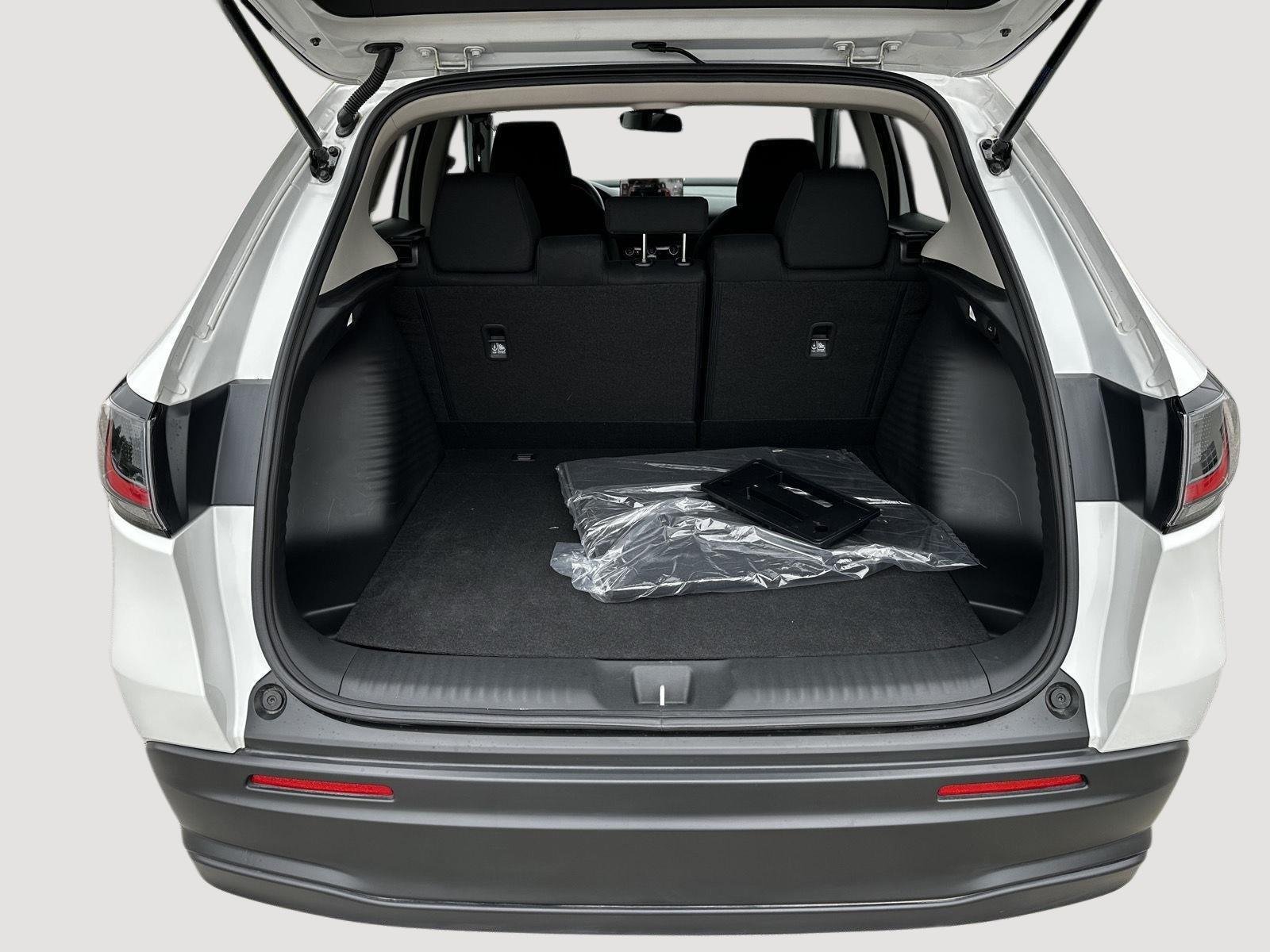 Used 2026 Platinum White Pearl Honda LX image 22