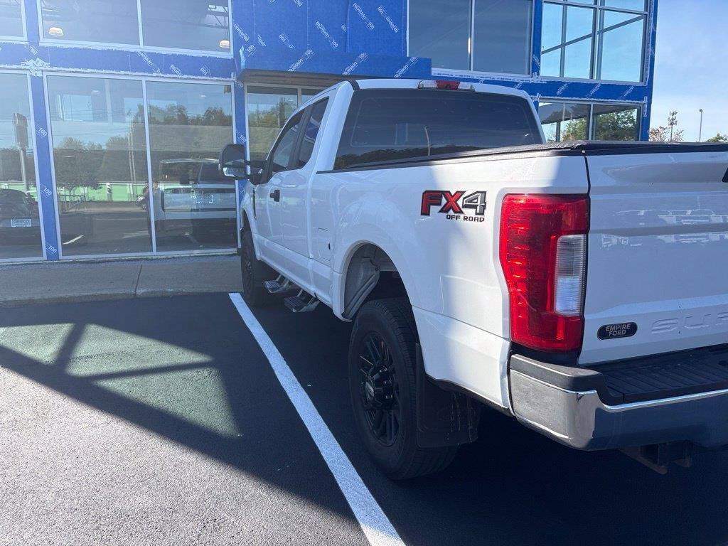 Used 2019 White Ford XL image 2