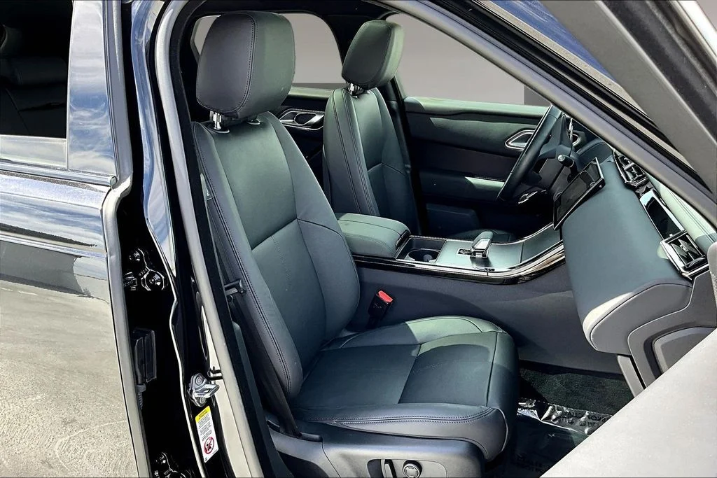 Used 2026  Land Rover Dynamic SE image 27