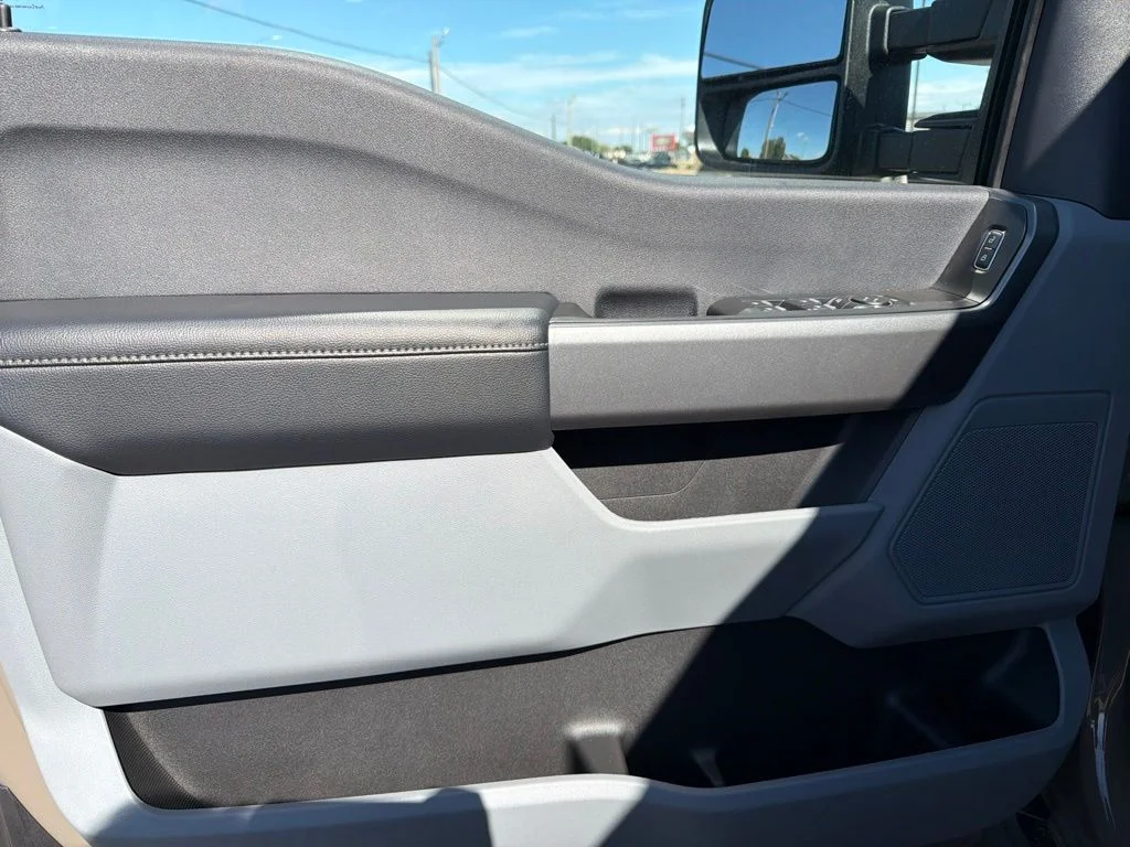 2026 Ford F-350 Super Duty XLT - Photo 12