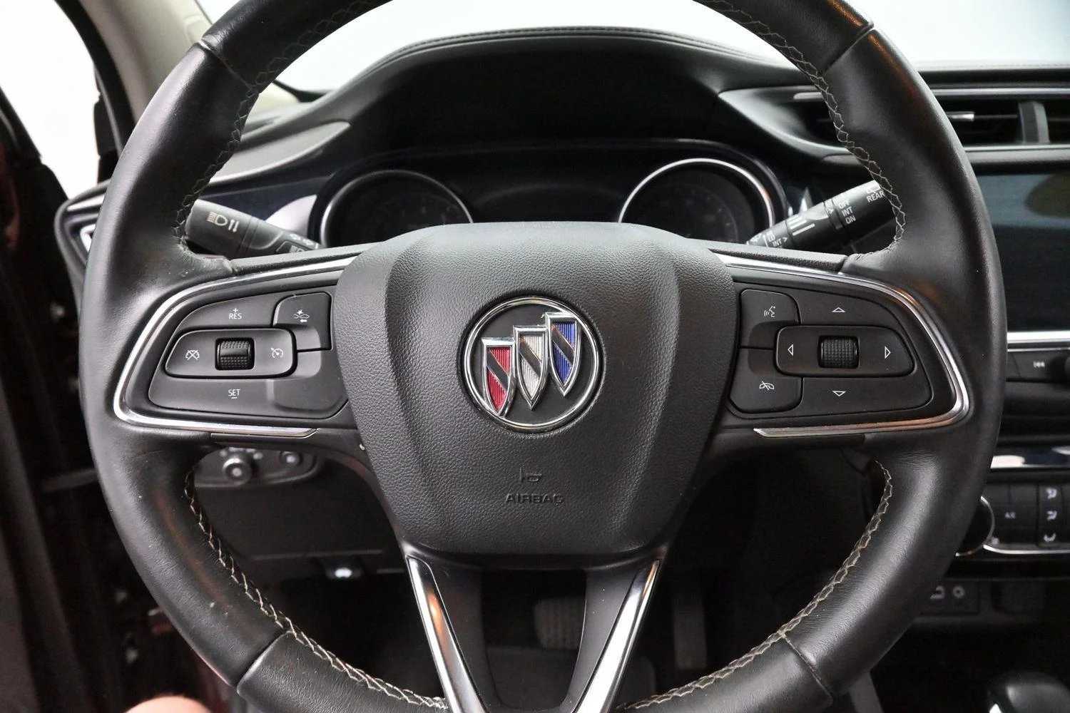 Used 2023 Rosewood Metallic Buick Preferred image 17