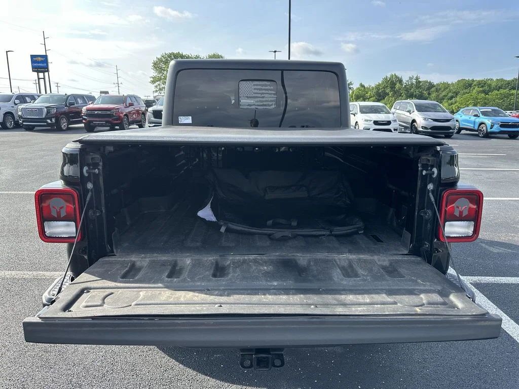 Used 2022 Black Jeep Altitude image 29