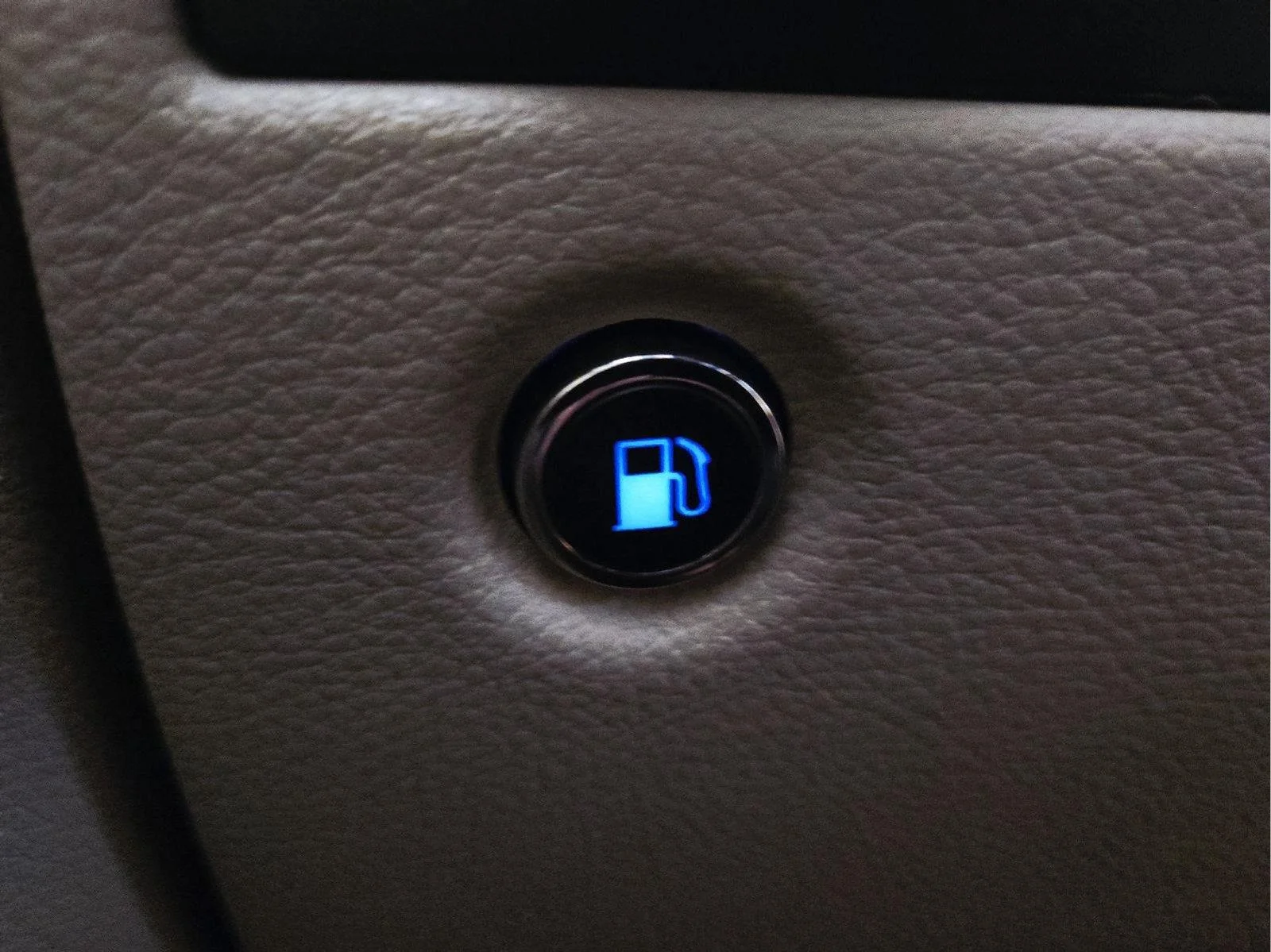 Used 2015 Bright White Clearcoat Jeep Limited image 16