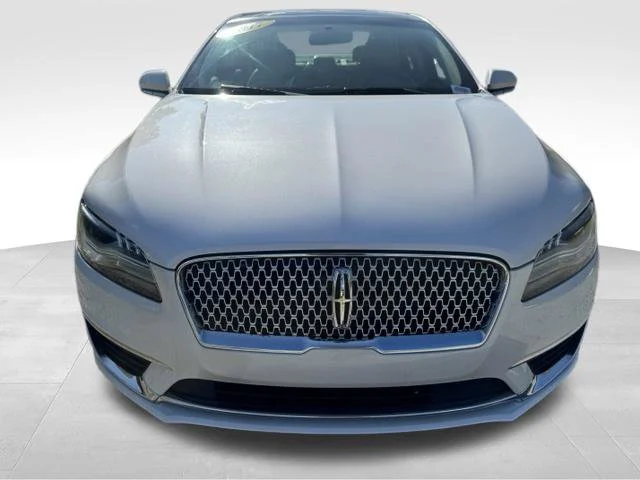 Used 2017 White Lincoln Reserve image 2