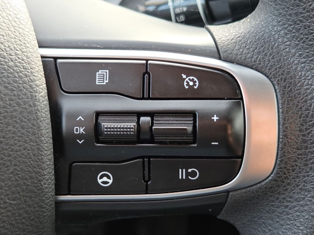 Used 2021 Silver Kia LXS image 11