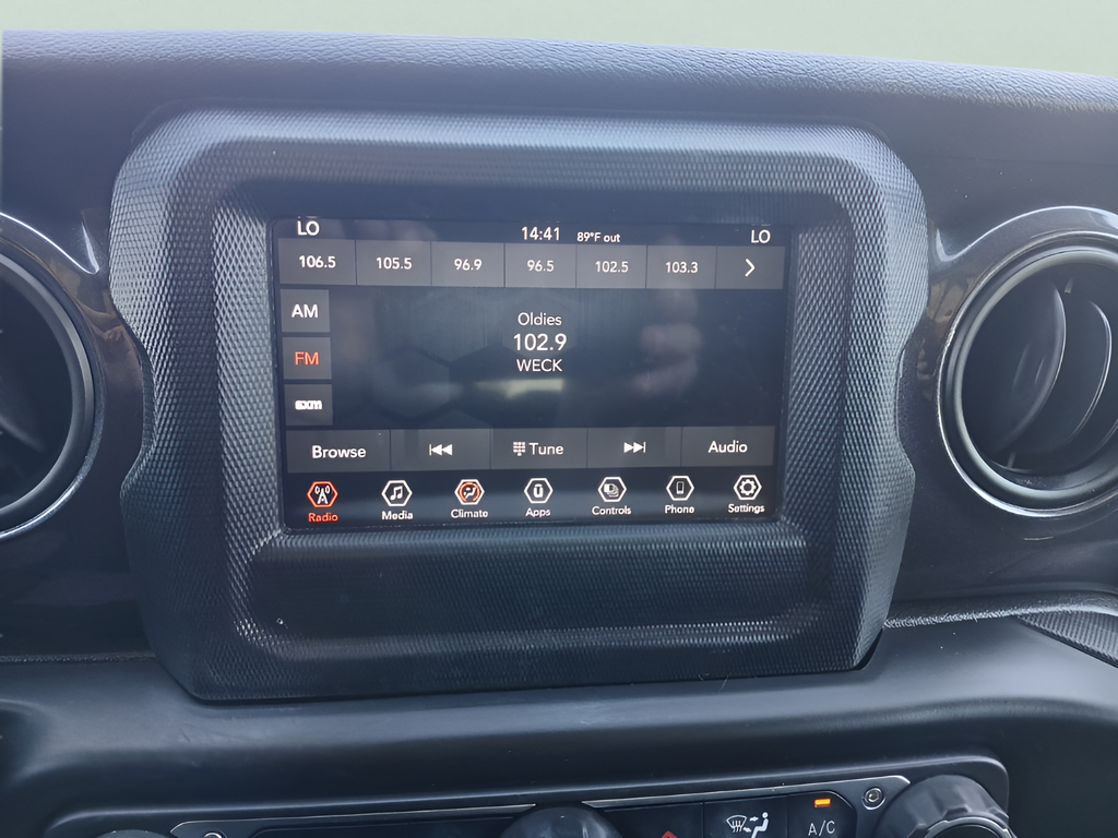 Used 2021 White Jeep Unlimited Sport Altitude image 15