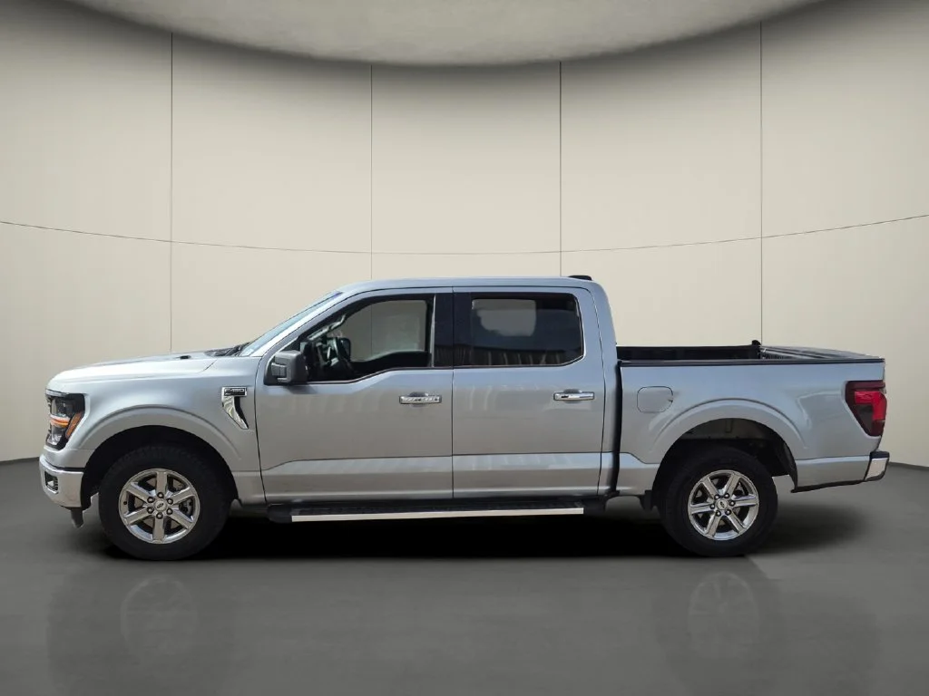 Used 2025 Silver Ford XLT image 4