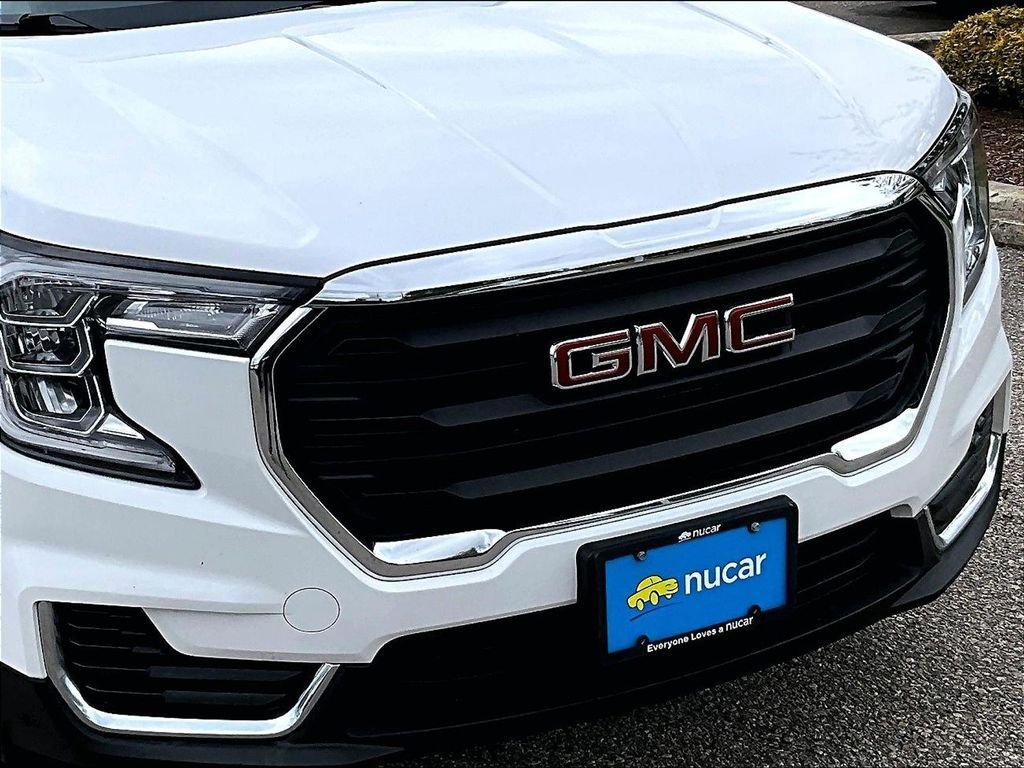 Used 2023 White GMC SLE image 30