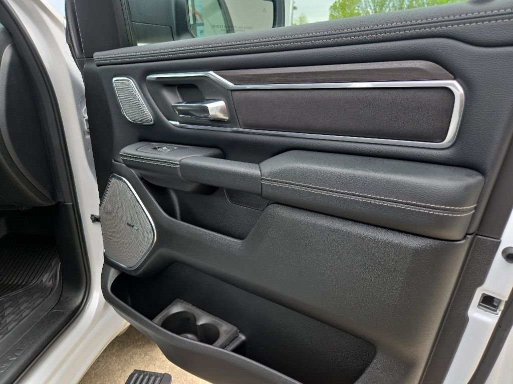 New 2026 Ivory White Tri-Coat Pearl-Coat Exterior Paint RAM Laramie image 86